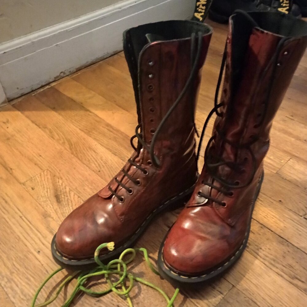 1914 14 hole Doc Martin. US not UK